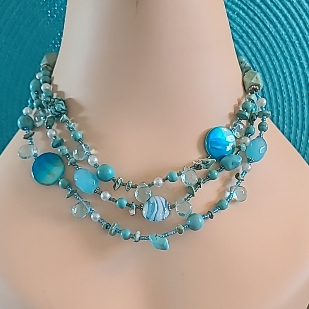 Elegant Turquoise Beaded Necklace